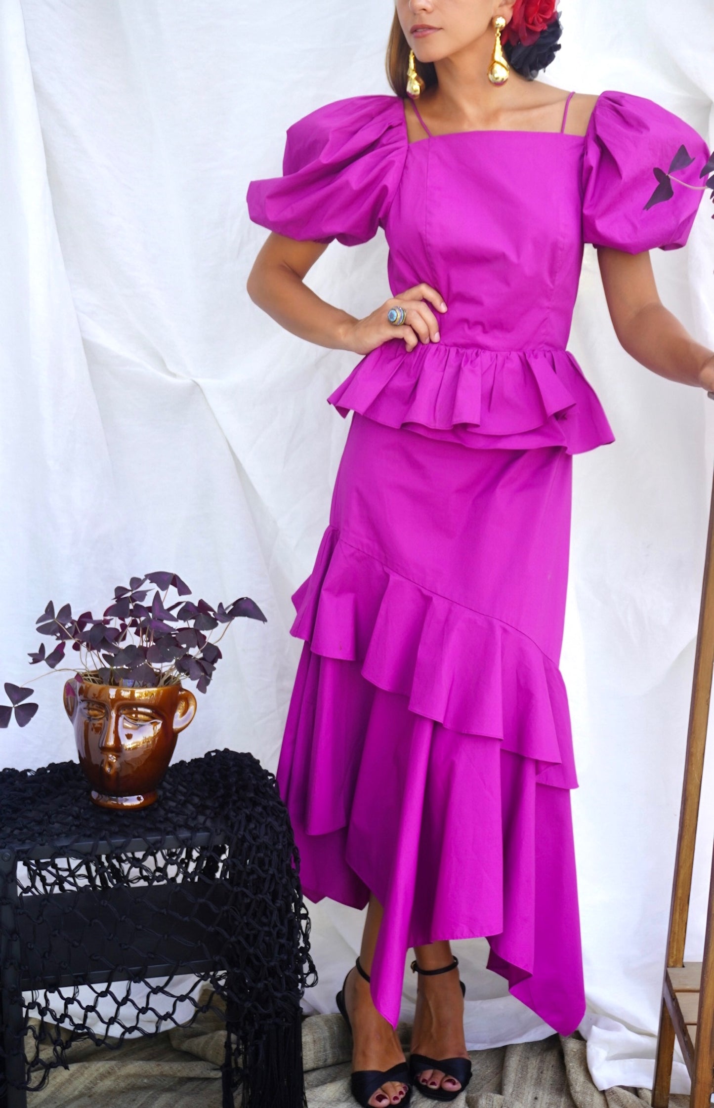 ULLA JOHNSON. Vestido midi volantes