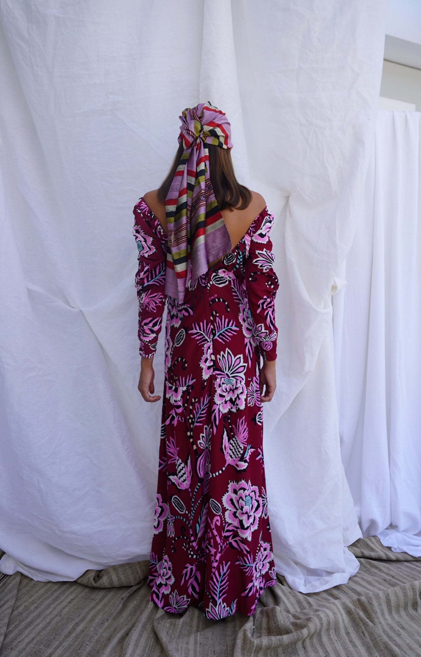 FARM RIO. Vestido midi en crepé con espalda abierta