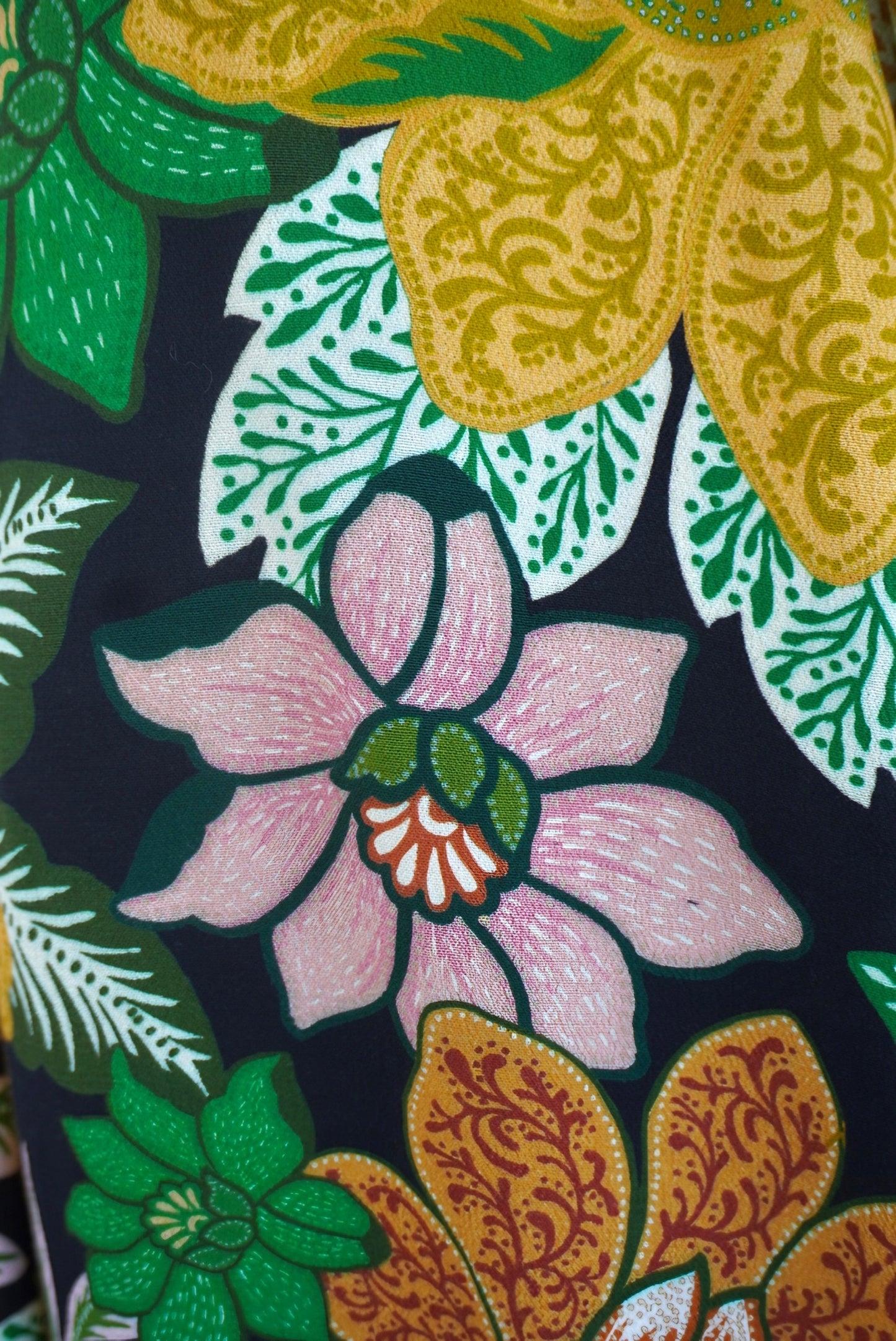 FARM RIO. Vestido midi en crepé efecto cruzado