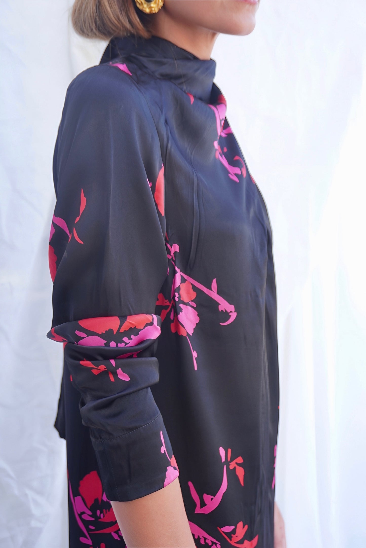 GANNI. Vestido midi en satén-crepé drapeado