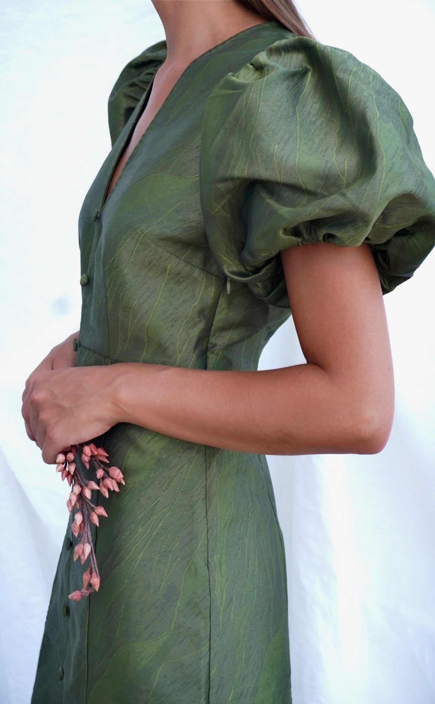 GANNI. Vestido midi en satén jacquard