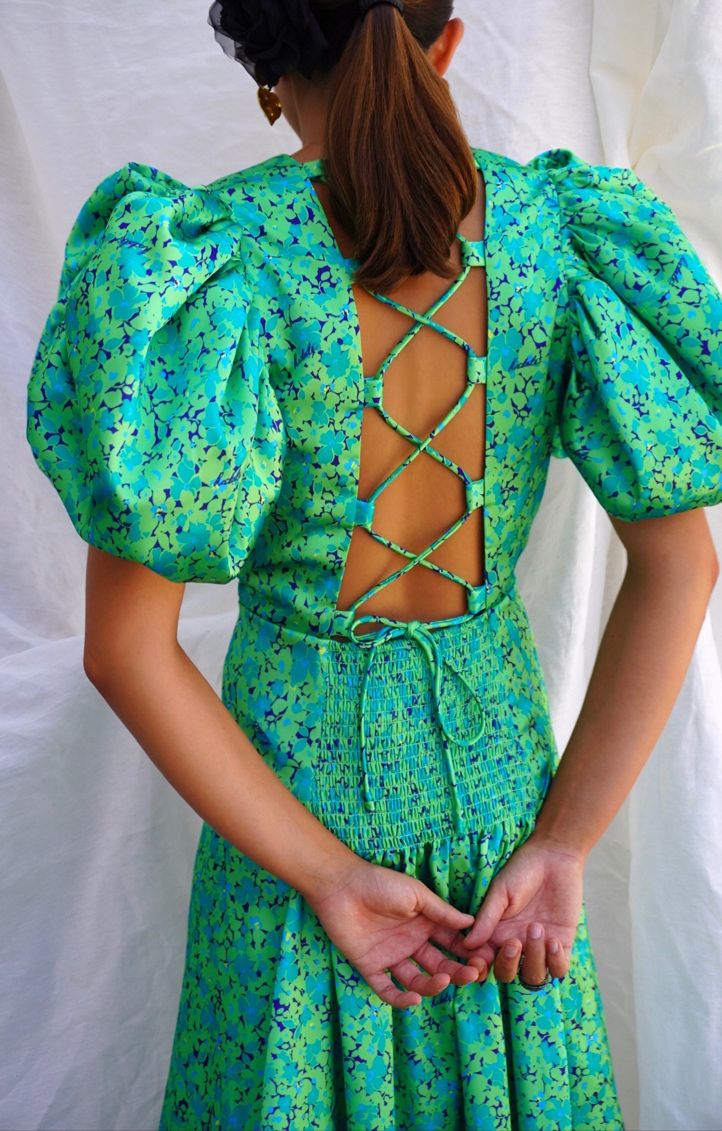 ROTATE. Vestido con mangas abullonadas