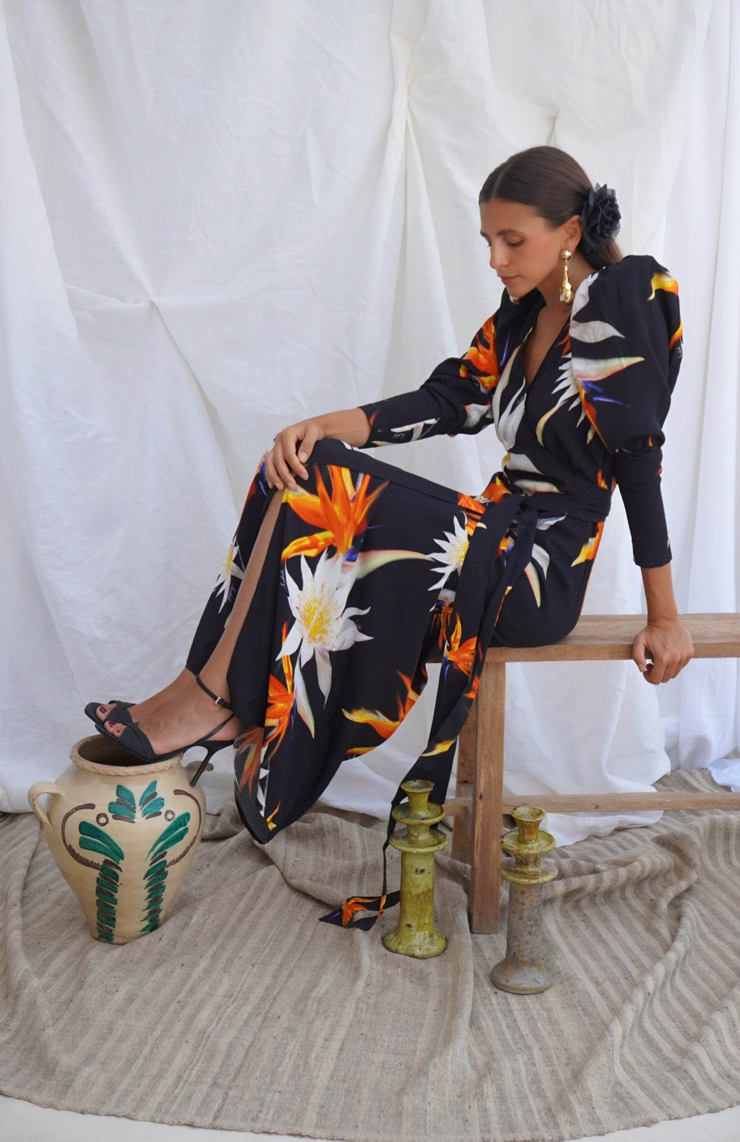 ROTATE. Vestido midi cruzado hombreras