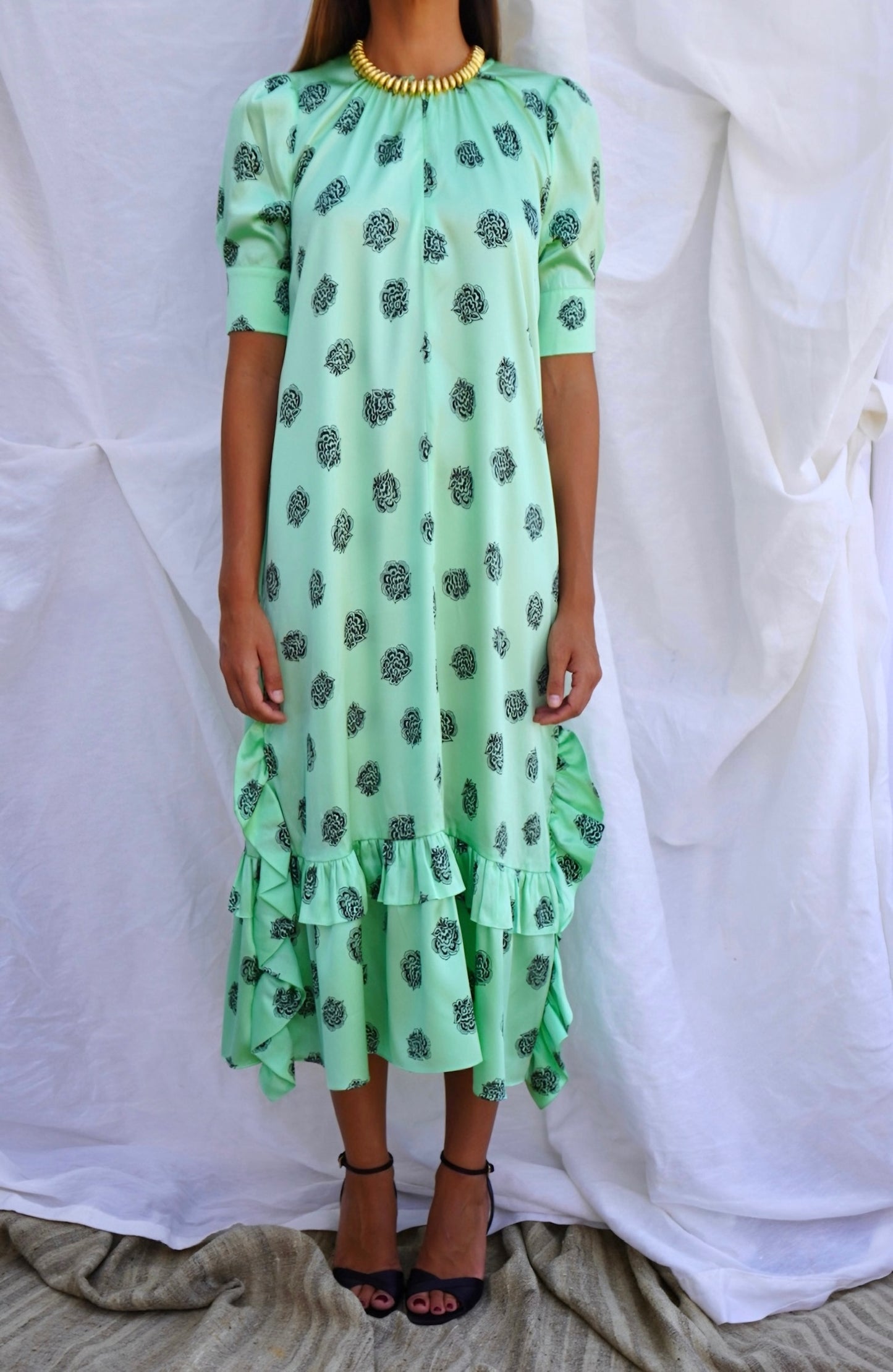 BAUM UND PFERDGARTEN. Vestido satén estampado