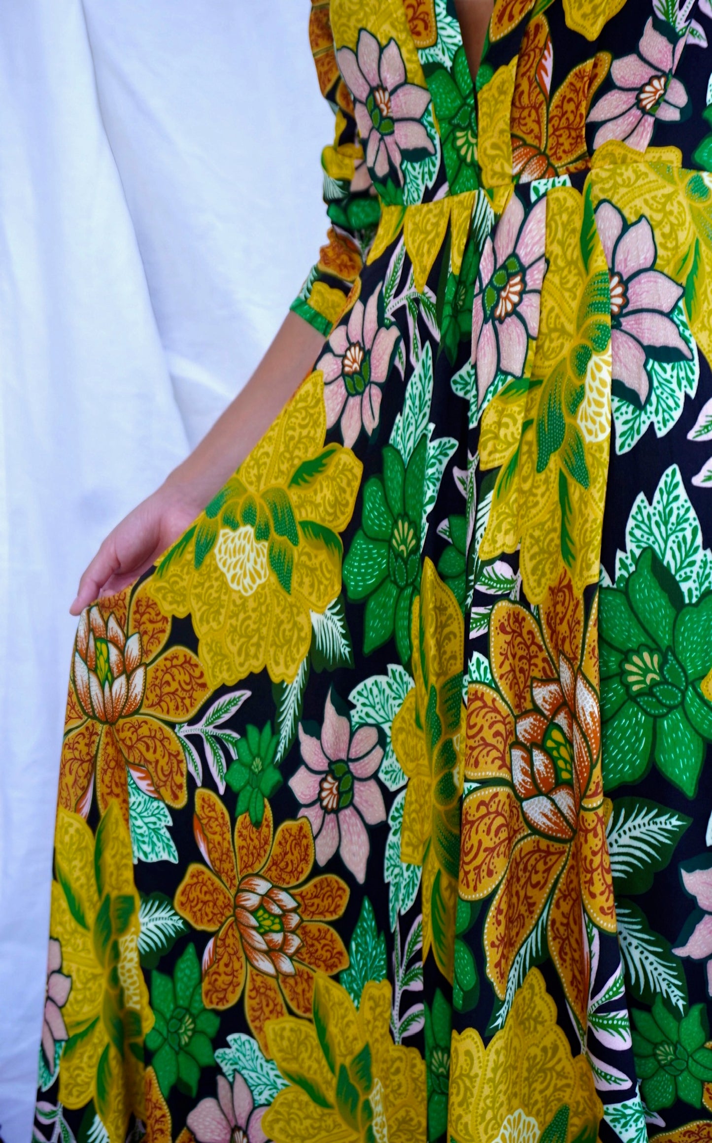 FARM RIO. Vestido midi en crepé efecto cruzado