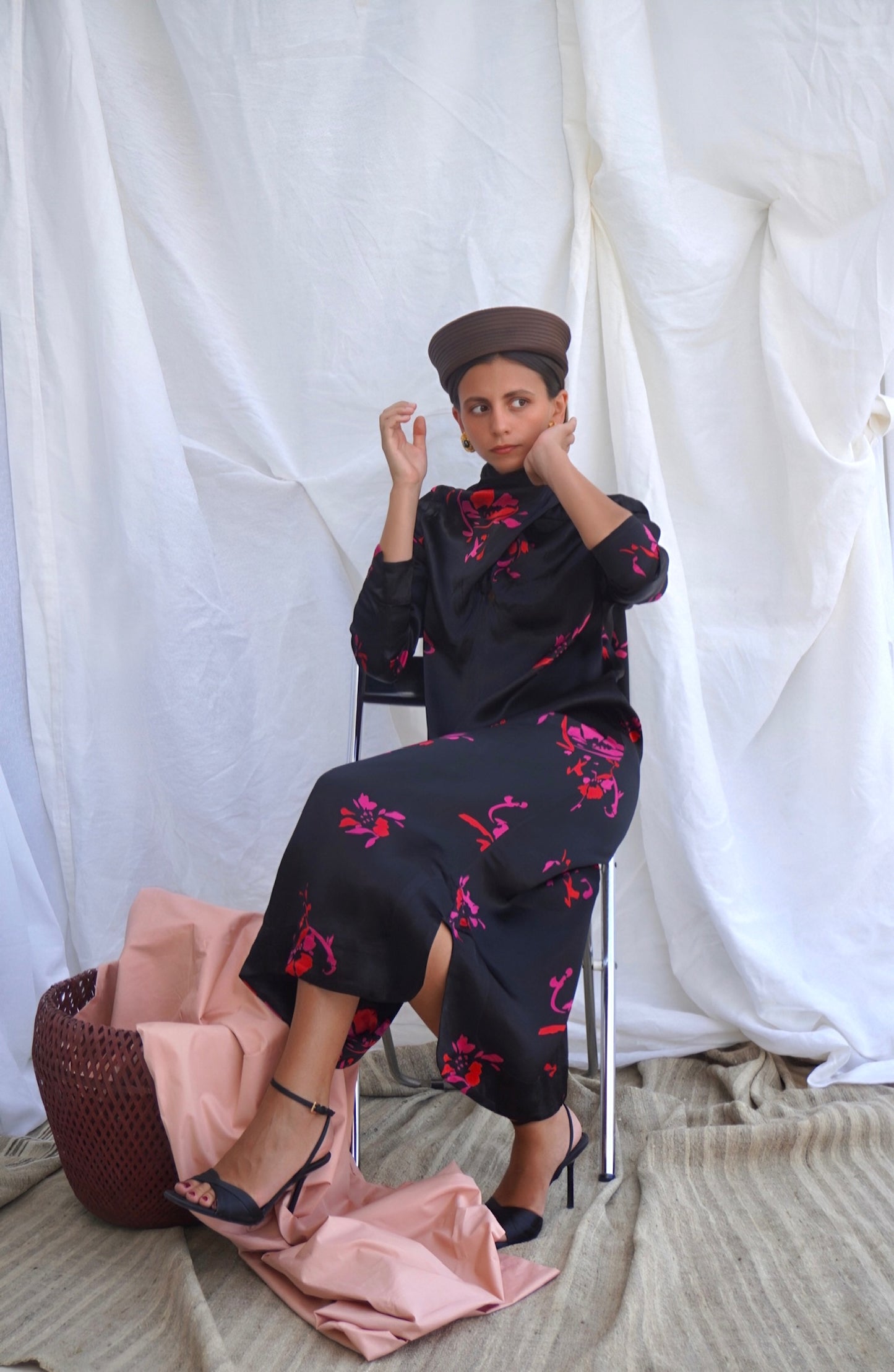 GANNI. Vestido midi en satén-crepé drapeado