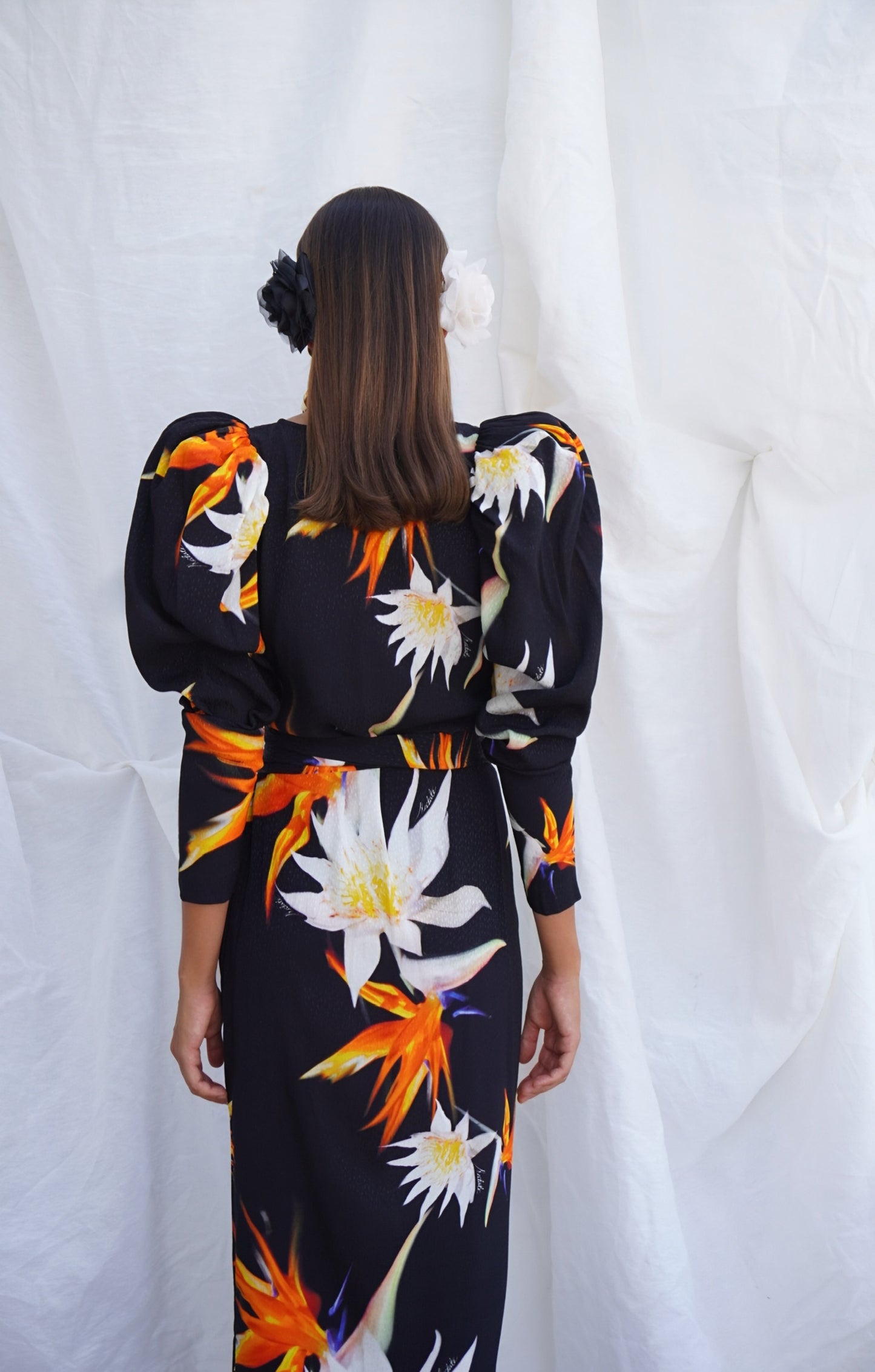 ROTATE. Vestido midi cruzado hombreras