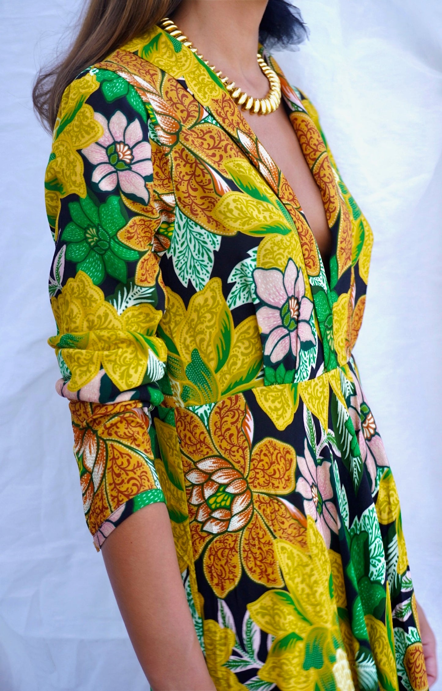 FARM RIO. Vestido midi en crepé efecto cruzado