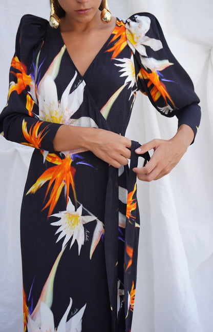 ROTATE. Vestido midi cruzado hombreras