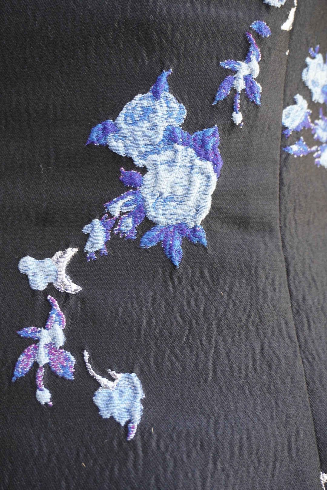 GANNI. Vestido midi en brocado con espalda abierta